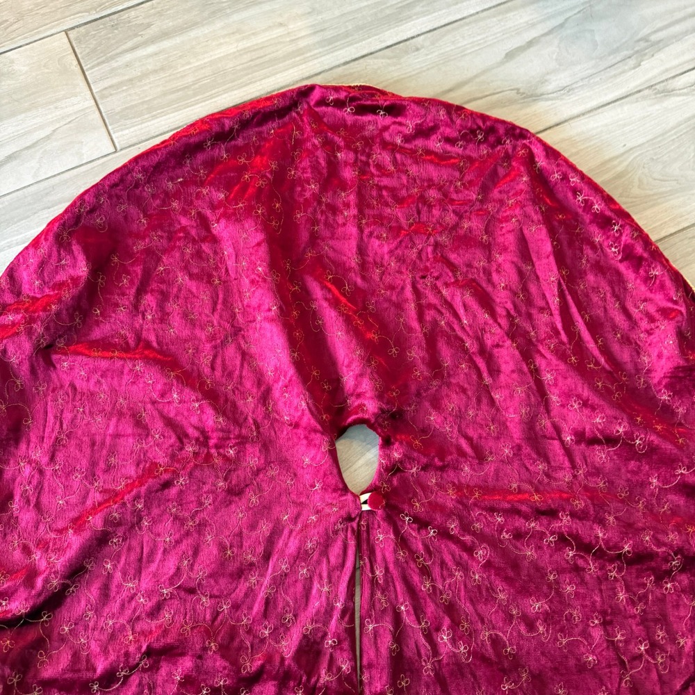 Christmas Tree Skirt Vintage 36in Red Velvet Gold Embroidered Floral - Picture 3 of 12